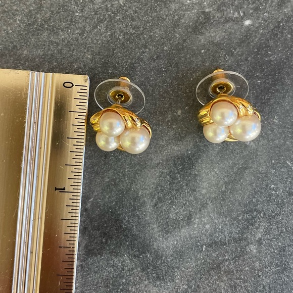 Avon Gold Pearl Cluster Earrings - Picture 4 of 6